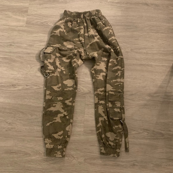 PrettyLittleThing cargo sweatpants - Picture 1 of 3